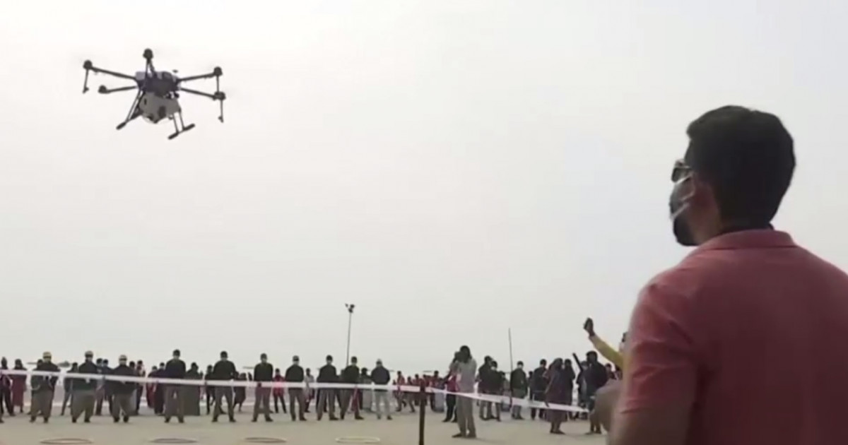 VIDEO. Binecuvântare cu ajutorul tehnologiei. O dronă a stropit cu apă din Gange pelerinii adunați pentru o sărbătoare