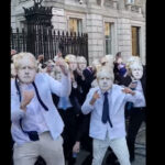 VIDEO. Petrecerile premierului Boris Johnson, prilej de glume chiar la poarta Guvernului