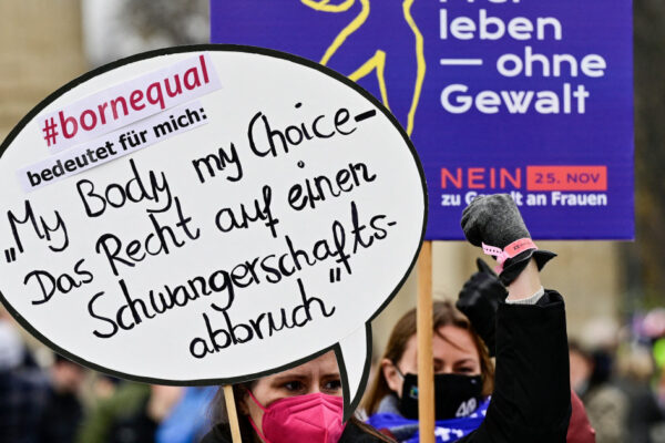 Germania se pregătește să abroge o lege referitoare la avort ce datează din perioada nazistă