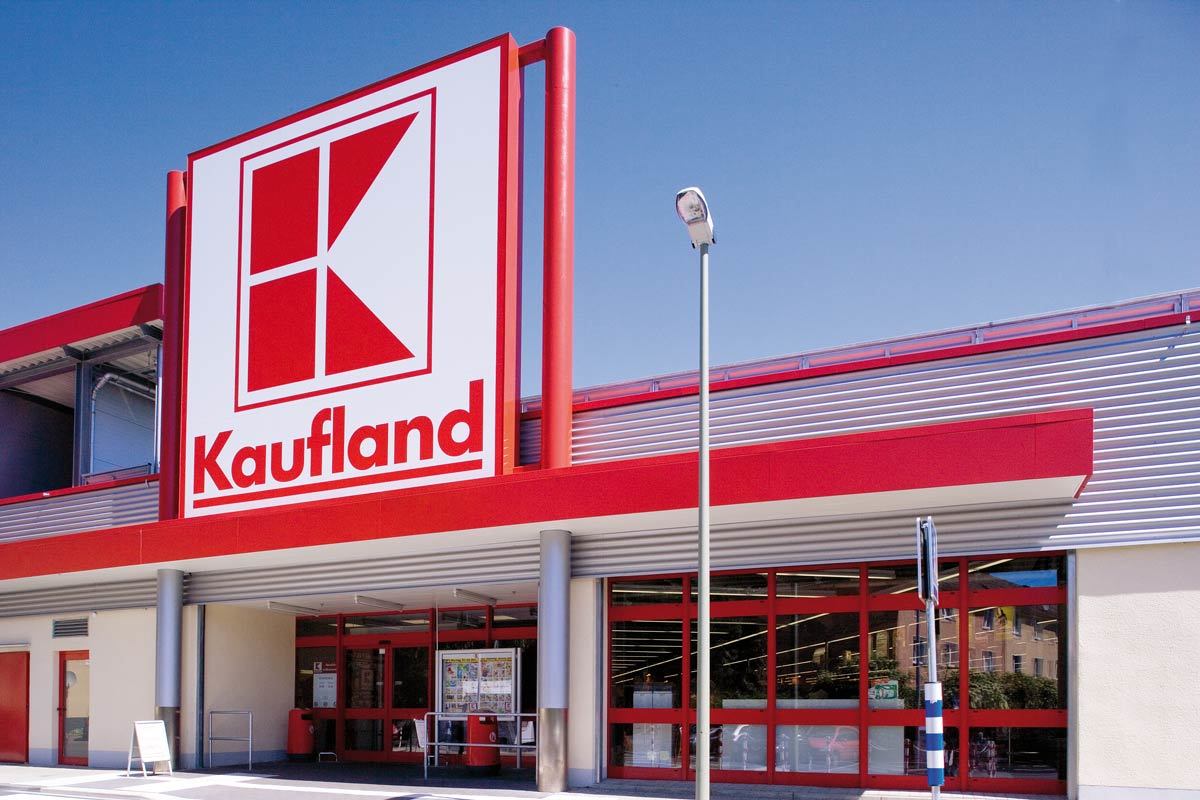 Kaufland, amendă în România pentru refuzul furnizării unui client a unei copii a unor înregistrări video