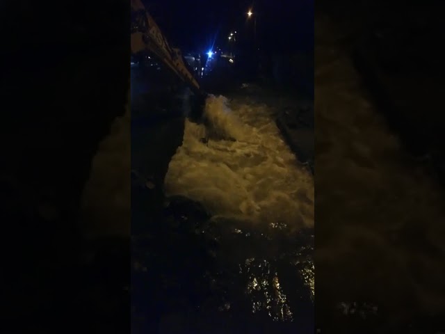 (VIDEO) Avarie la o conductă de apă în Târgu Jiu – GAZETA de SUD