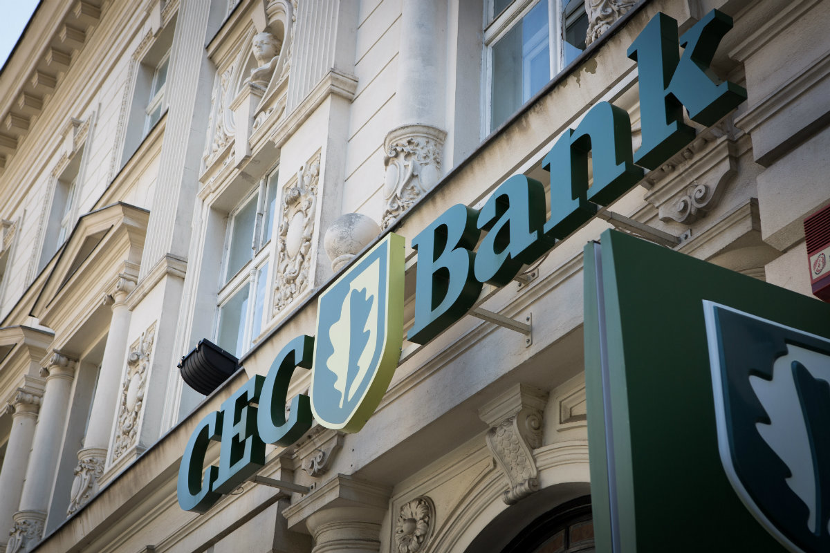 CEC Bank – obligată să plătească 10.000 euro unui ex-angajat, fostul director de trezorerie