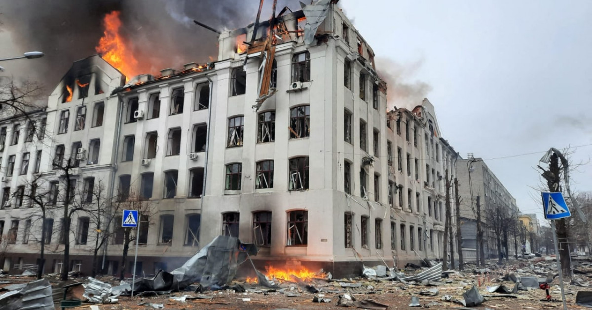 A șaptea zi de război în Ucraina. Orașul Harkov sub asediu, clădiri distruse. Peste 2.000 de civili au murit de la începutul invaziei