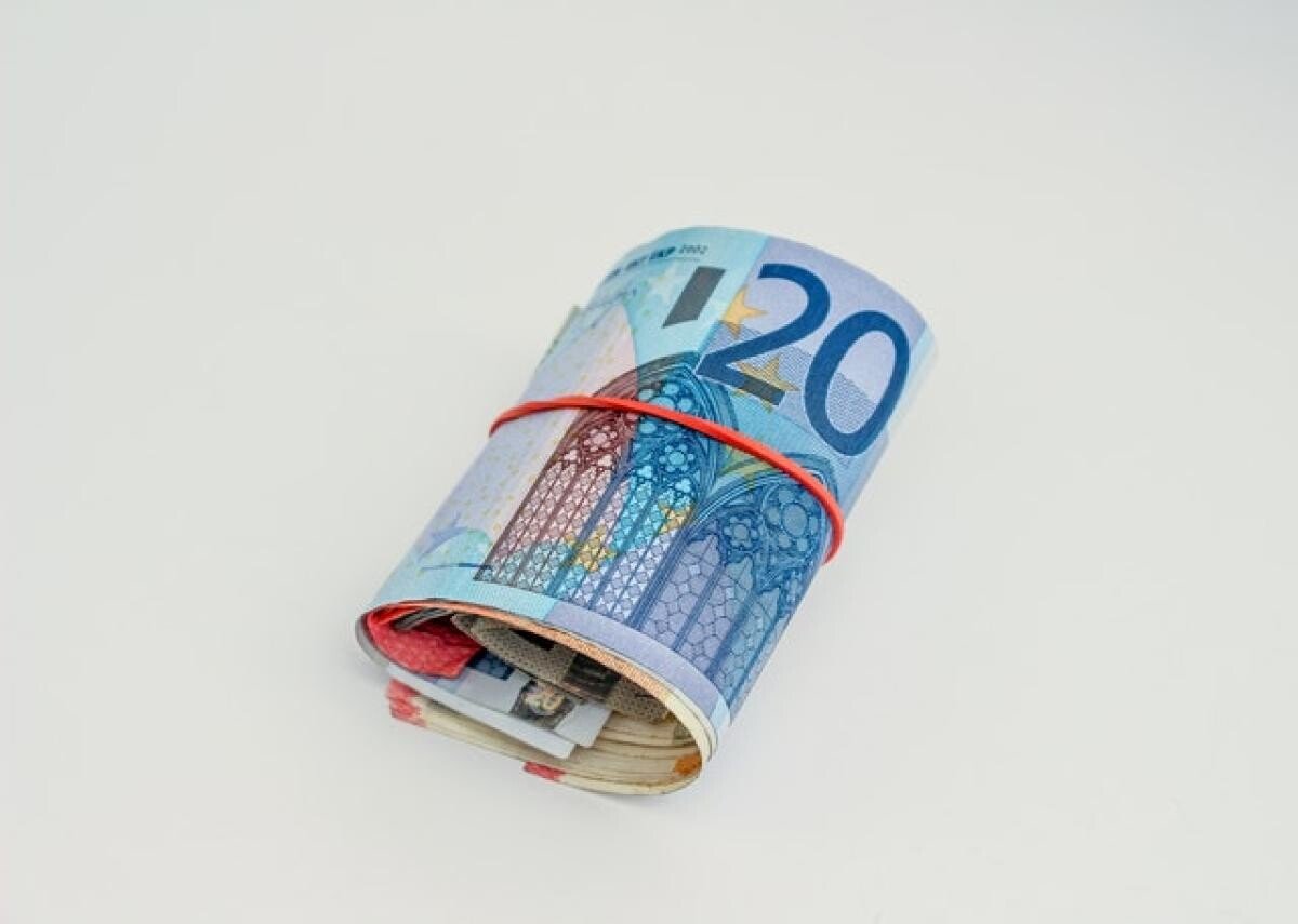 Premierul confirmă informațiile DCNews despre EURO cash în bănci. Nicolae Ciucă: Nu a existat masă monetară în piață, trebuie adusă din țările unde este păstrată