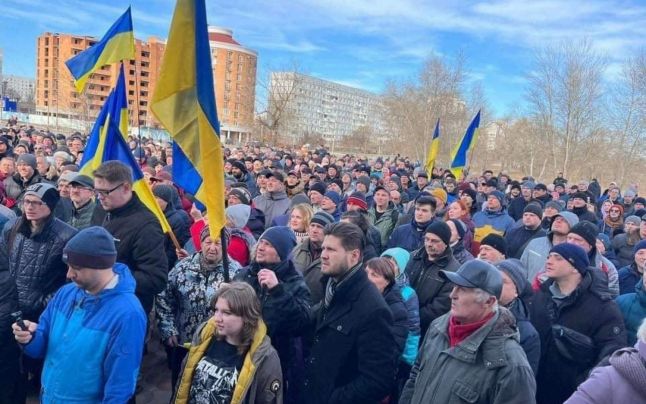 Ucrainenii protestează faţă de război în oraşele ocupate de armata rusă – GdS